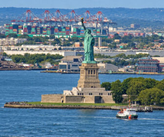 Statue of Liberty, Lower Manhattan & New York City Webcam