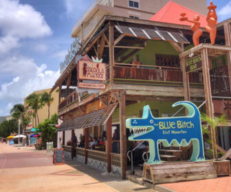 Great Bay Beach Live Webcam in St. Maarten, Taloula Mango’s and Blue Beach Bar