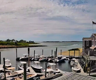 Mattakeese Wharf Restaurant Webcam in Barnstable