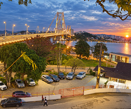 hercilio-luz-bridge-live-cam-florianopolis-brazil-live-beaches